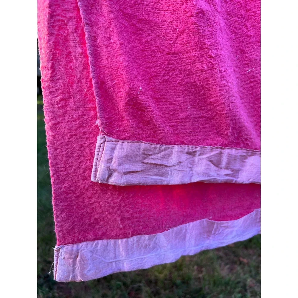 Vintage Pink Blanket Satin Trim Edge Midweight Retro Throw Fushia 72x75